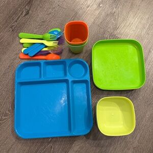 Kids plastic dinnerware set 25 pieces